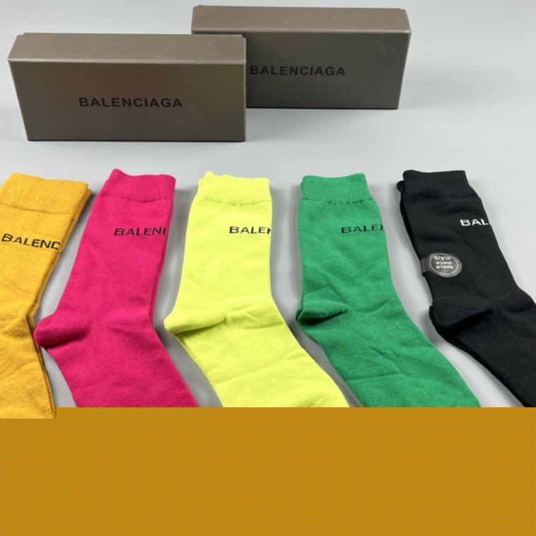 Ba*len*cia*ga socks